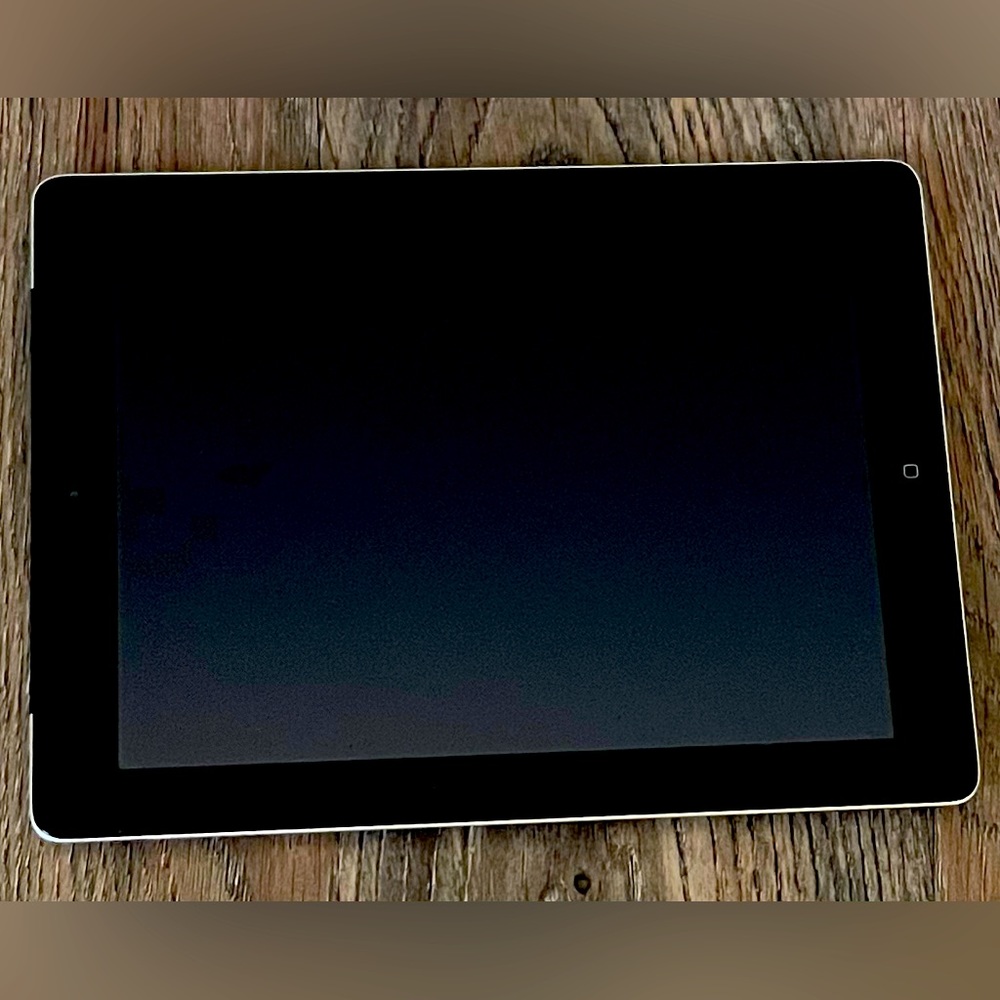 IPAD 4th Gen (WiFi + Cellular, Verizon) / 32GB / MD523LL/A   perfect condition